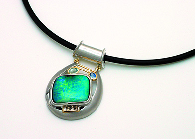 金券・商品券属買取ランキング2位 black opal pendant