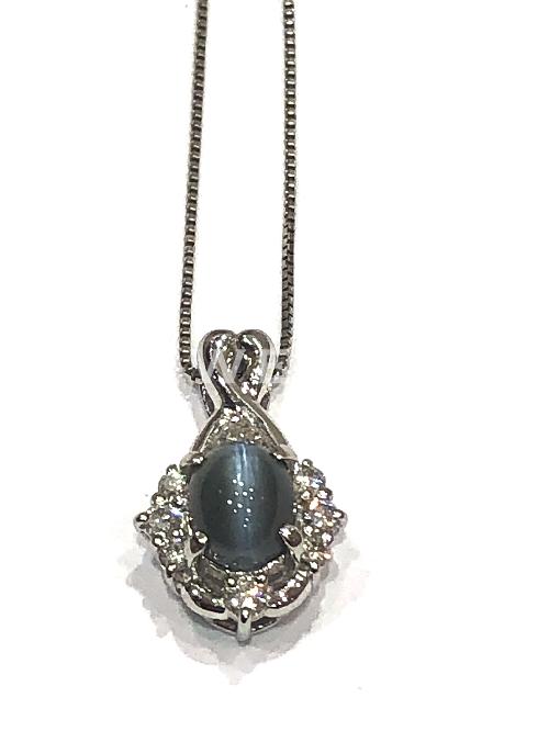 Platinum necklace with cat's eye
