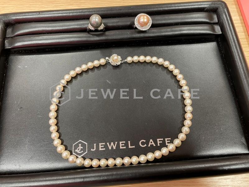 pearl necklace