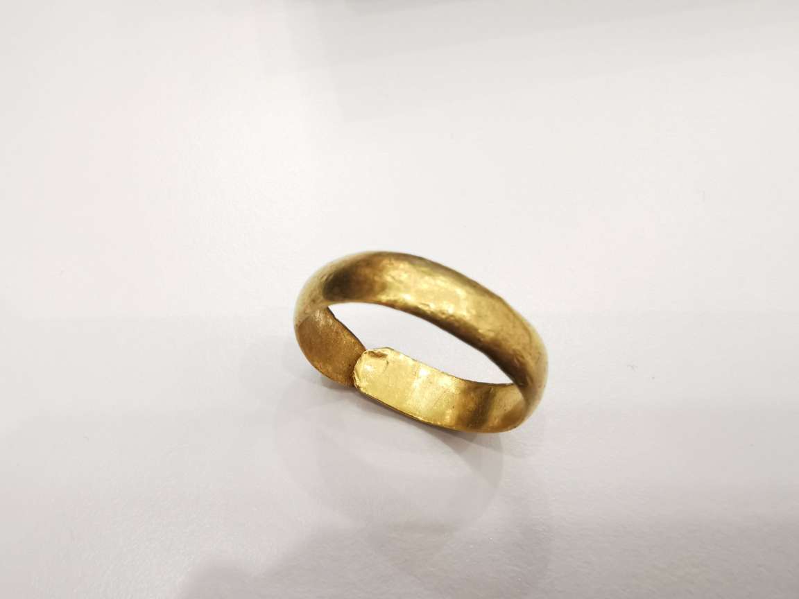 足金